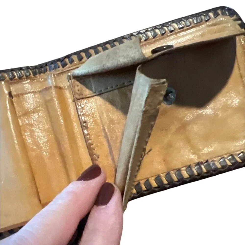 Vintage Western Leather Wallet With Horse Design & Coin Pocket‎